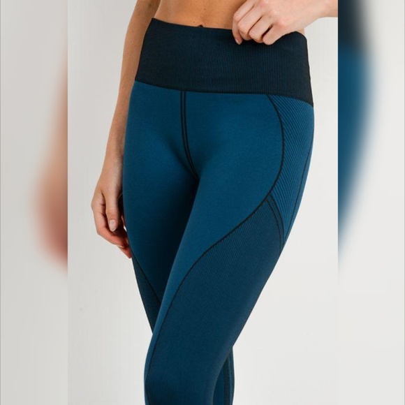 Highwaist Multi-Patterned Seamless Leggings - Picture 2 of 7